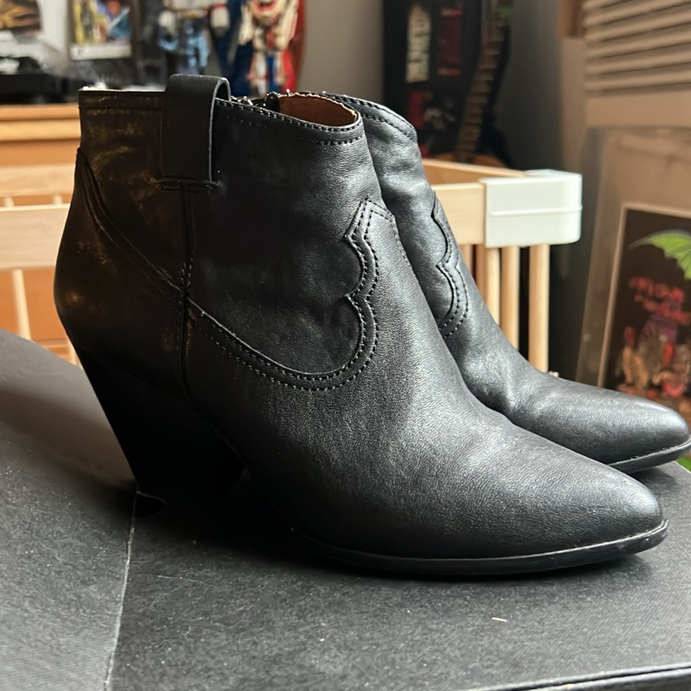 Frye Reina Bootie 8.5 black